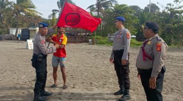 Cuaca Ekstrem, Satpolairud Polres Badung Siaga di Pantai Petitenget hingga Batu Belig