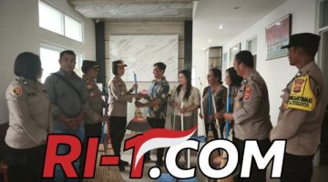 Bina Kamtibmas, Kapolsek Blahbatuh Sambang Dan Penyerahan Sarana Kontak Di Desa Keramas