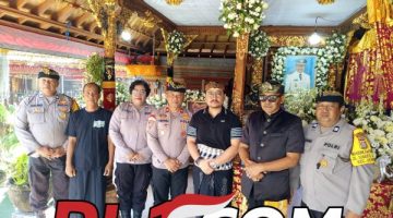 Penghormatan Terakhir untuk Jro Bendesa Adat Pagan, Kapolsek Dentim Datangi Rumah Duka