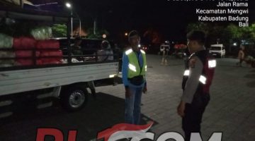 Samapta Polsek Mengwi Laksanakan Dialogis Bersama Warga di Pasar Mengwi, Imbau Jaga Kamtibmas