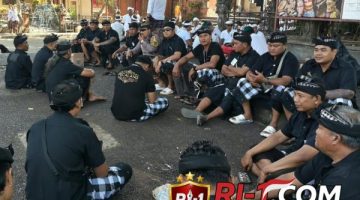 Bhabinkamtibmas Singakerta Perkuat Sinergi, Beri Arahan Kamtibmas kepada Pecalang Desa Adat Demayu