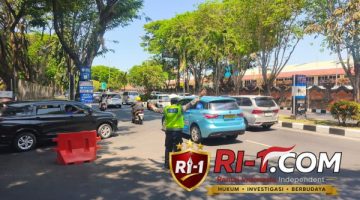 Sat Lantas Polres Bandara Atur Arus Kendaraan di Jalur Keluar Bandara
