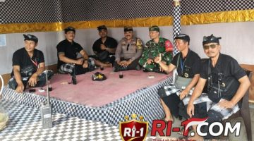 Bhabinkamtibmas Singakerta dan Babinsa Beri Arahan Kamtibmas Kepada Pecalang