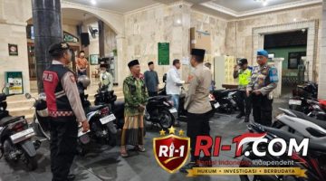Kapolsek Gianyar Sampaikan Imbauan Pencegahan Bullying saat Subuh Keliling di Masjid Agung Al-A’la