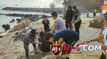 Dukung Green Policing, Polsek Denpasar Selatan Bersama Mahasiswa Universitas Udayana Gelar Aksi Bersih-Bersih Pantai Melasti Serangan